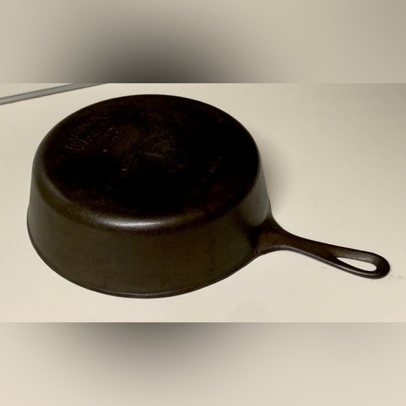 Mid Century Vintage Wagner Ware #8 10” Cast Iron Skillet - Picture 12 of 16